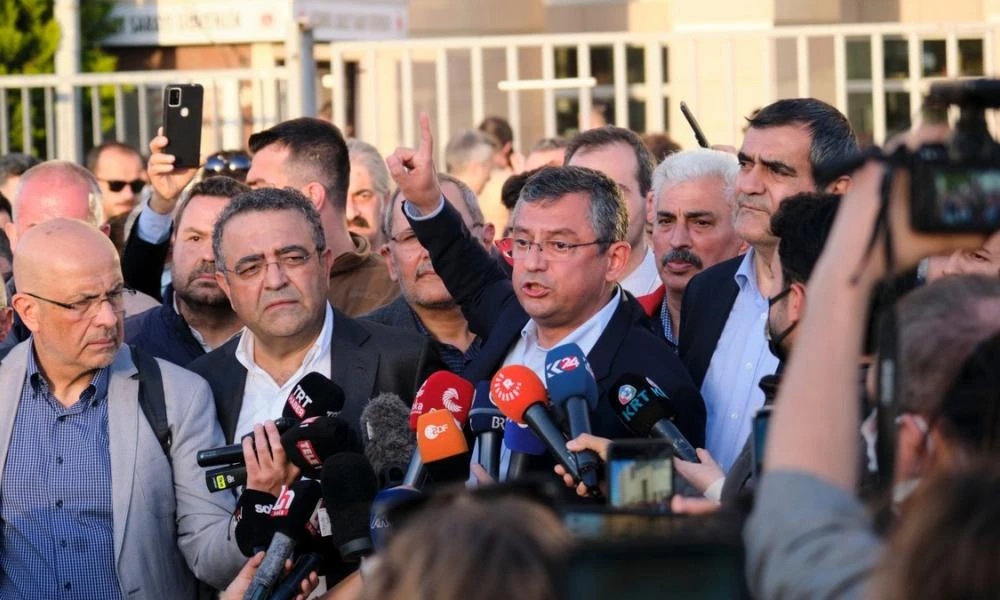 Οξύνεται το κλίμα στην Τουρκία: O αρχηγός της αξιωματικής αντιπολίτευσης απειλεί τον Γκιουλέρ μετά τα επεισόδια Κεμαλιστών – Ισλαμιστών στη Σχολή Πεζικού